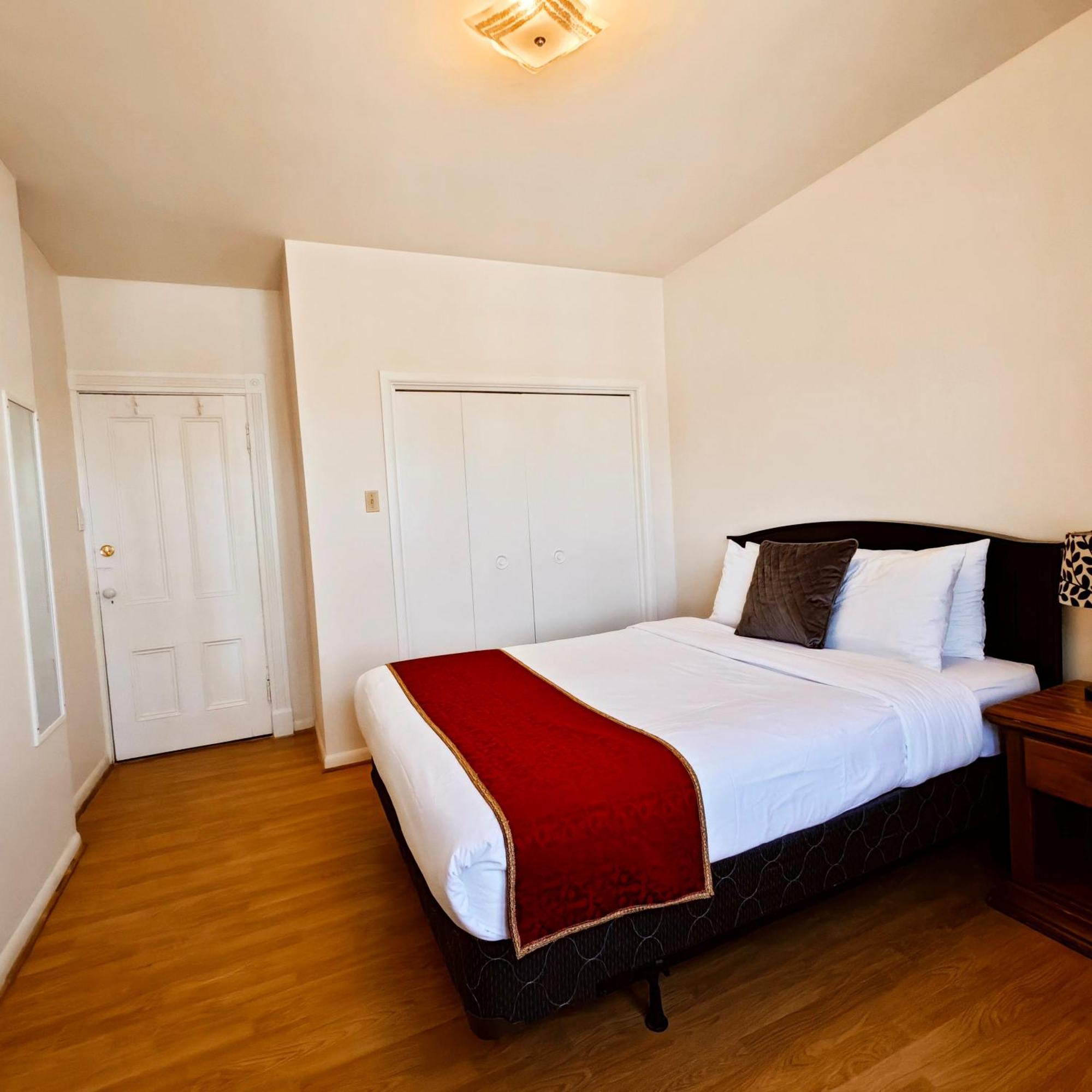 Bed and Breakfast Andy'S Blue House Charlottetown Esterno foto