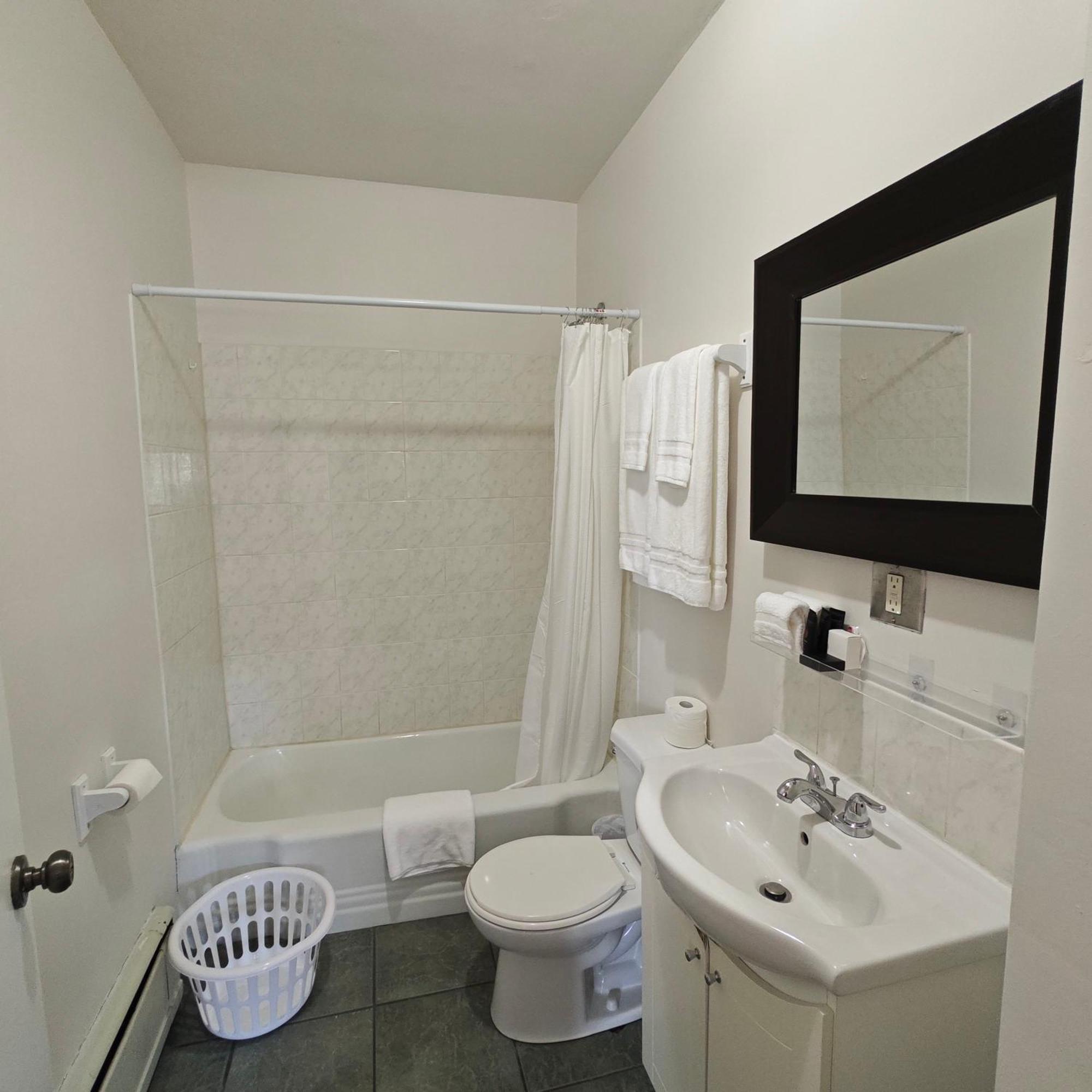 Bed and Breakfast Andy'S Blue House Charlottetown Esterno foto