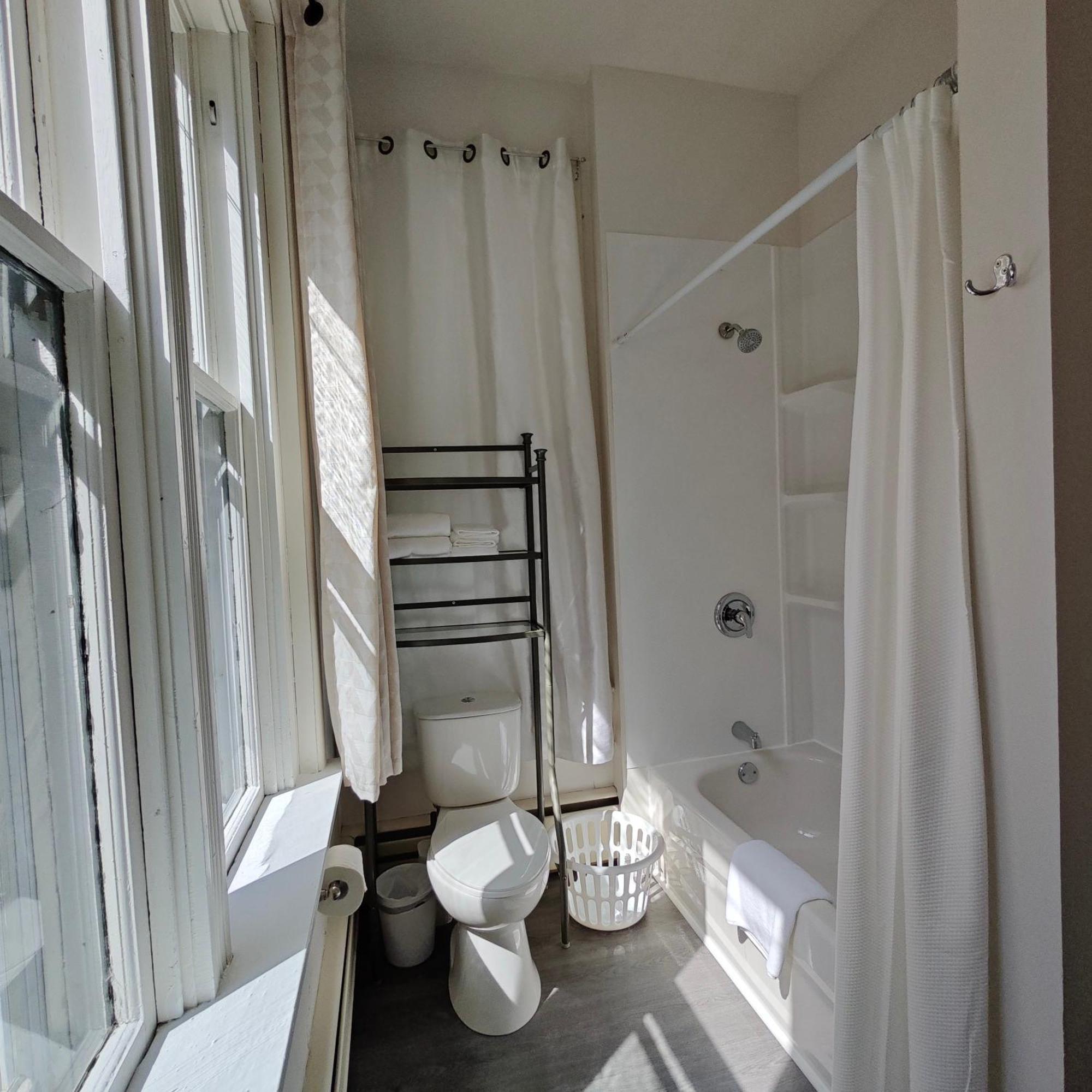 Bed and Breakfast Andy'S Blue House Charlottetown Esterno foto